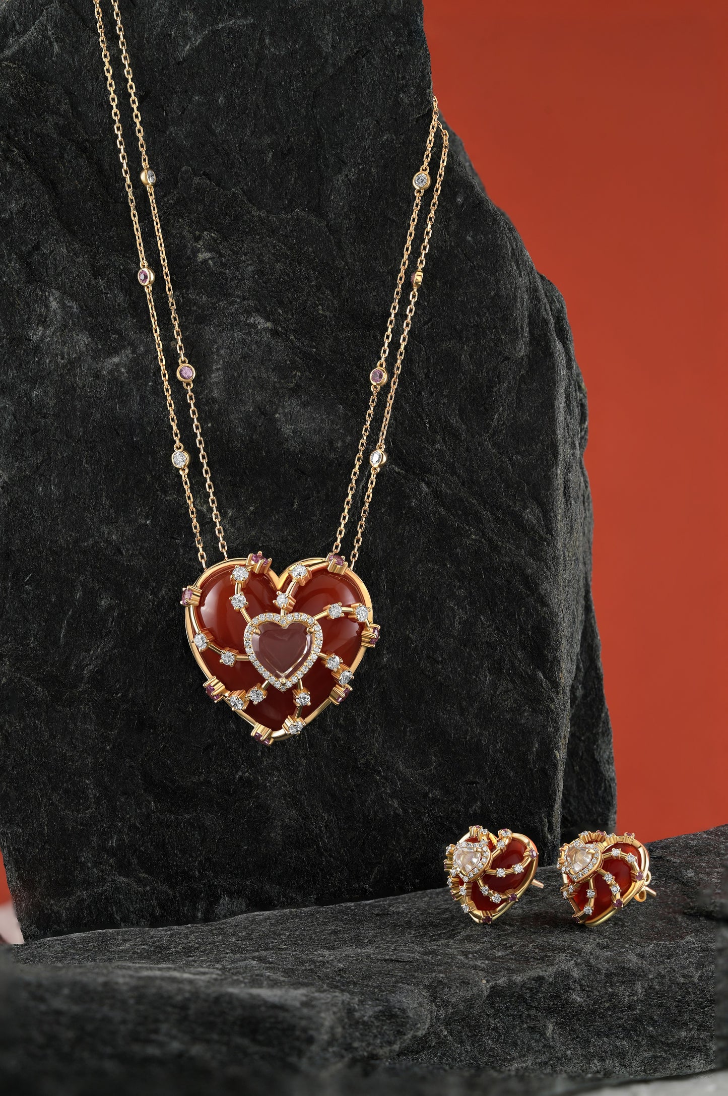 Eternal hearts necklace