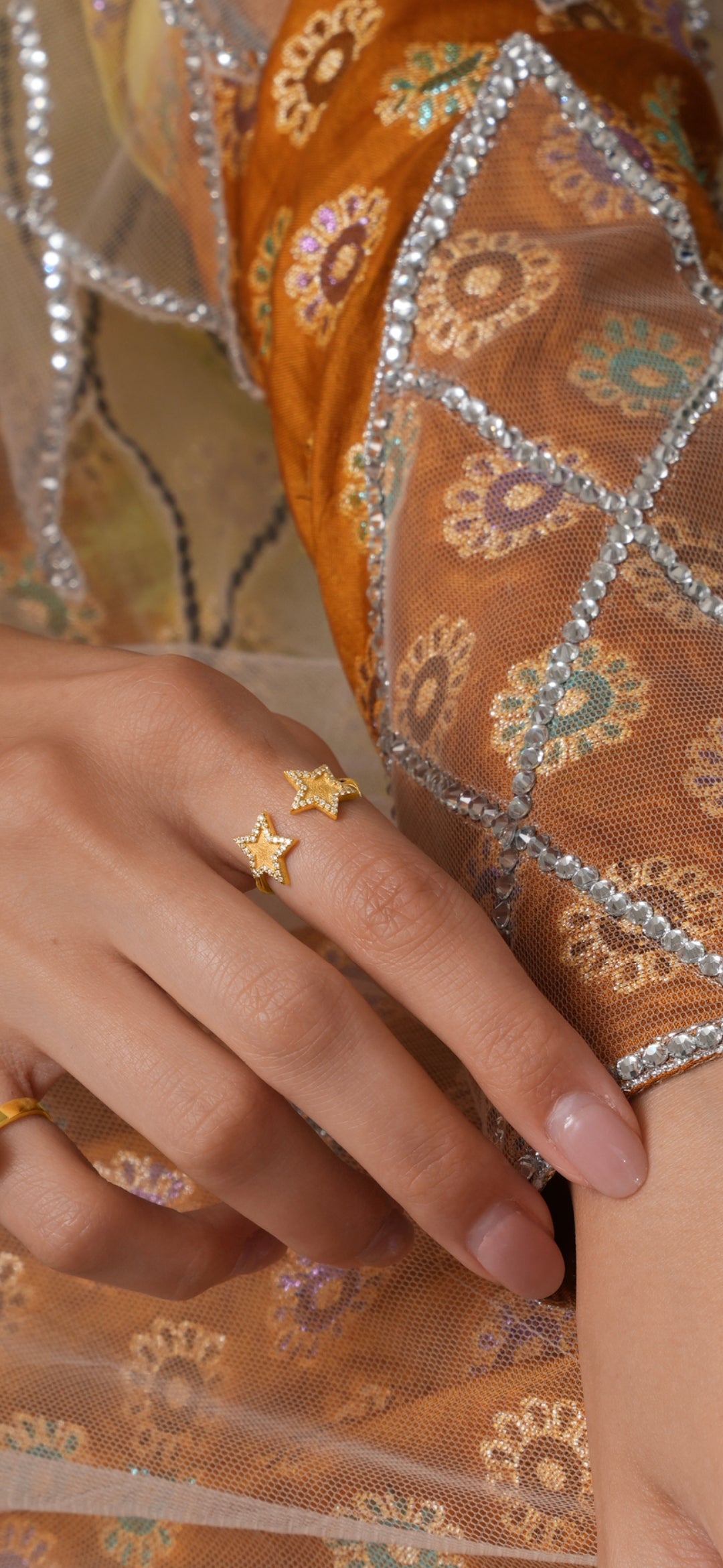 The mini Sirr Eternal star ring