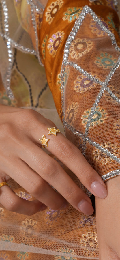 The mini Sirr Eternal star ring